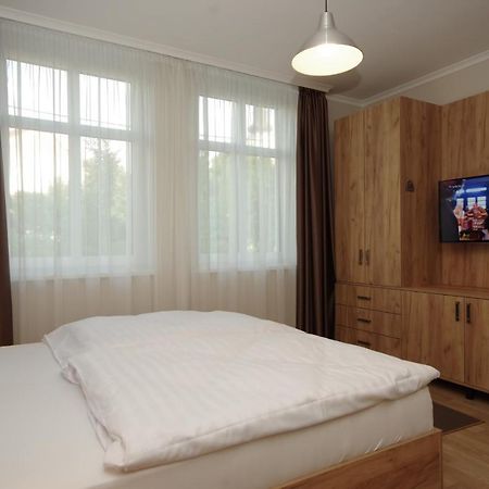 Almasy Apartmanhaz Дьюла Екстер'єр фото