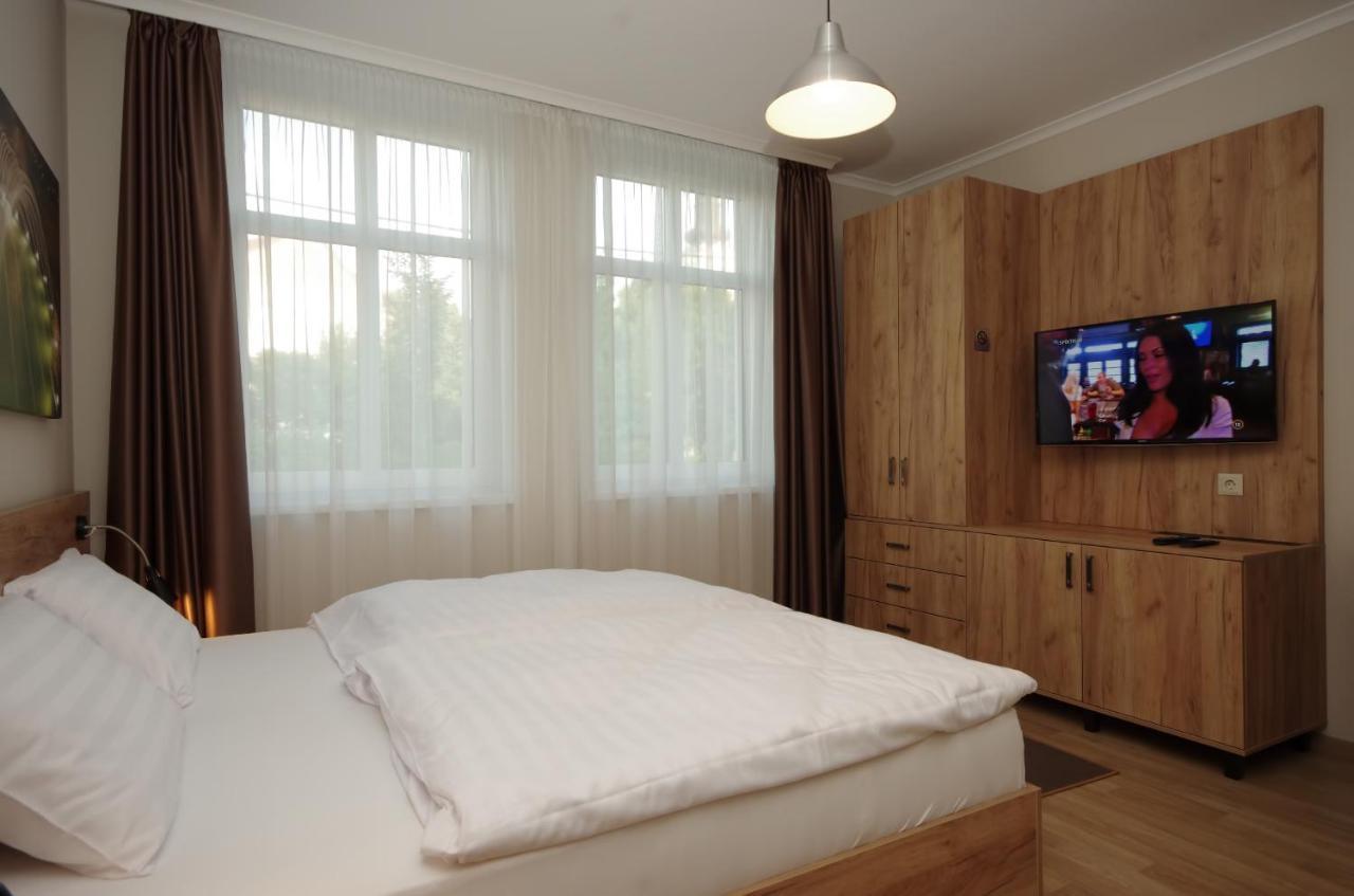 Almasy Apartmanhaz Дьюла Екстер'єр фото