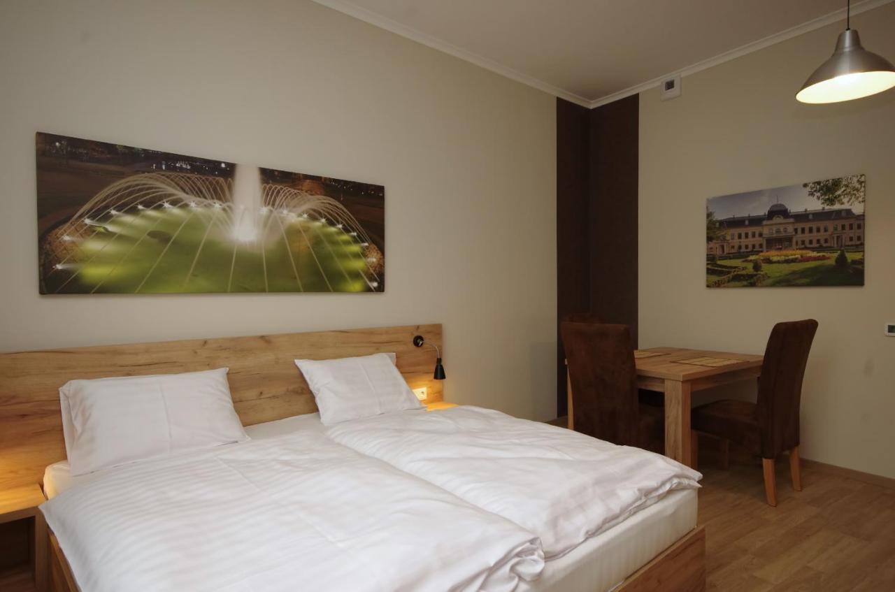 Almasy Apartmanhaz Дьюла Екстер'єр фото