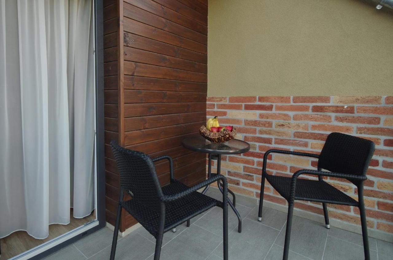 Almasy Apartmanhaz Дьюла Екстер'єр фото