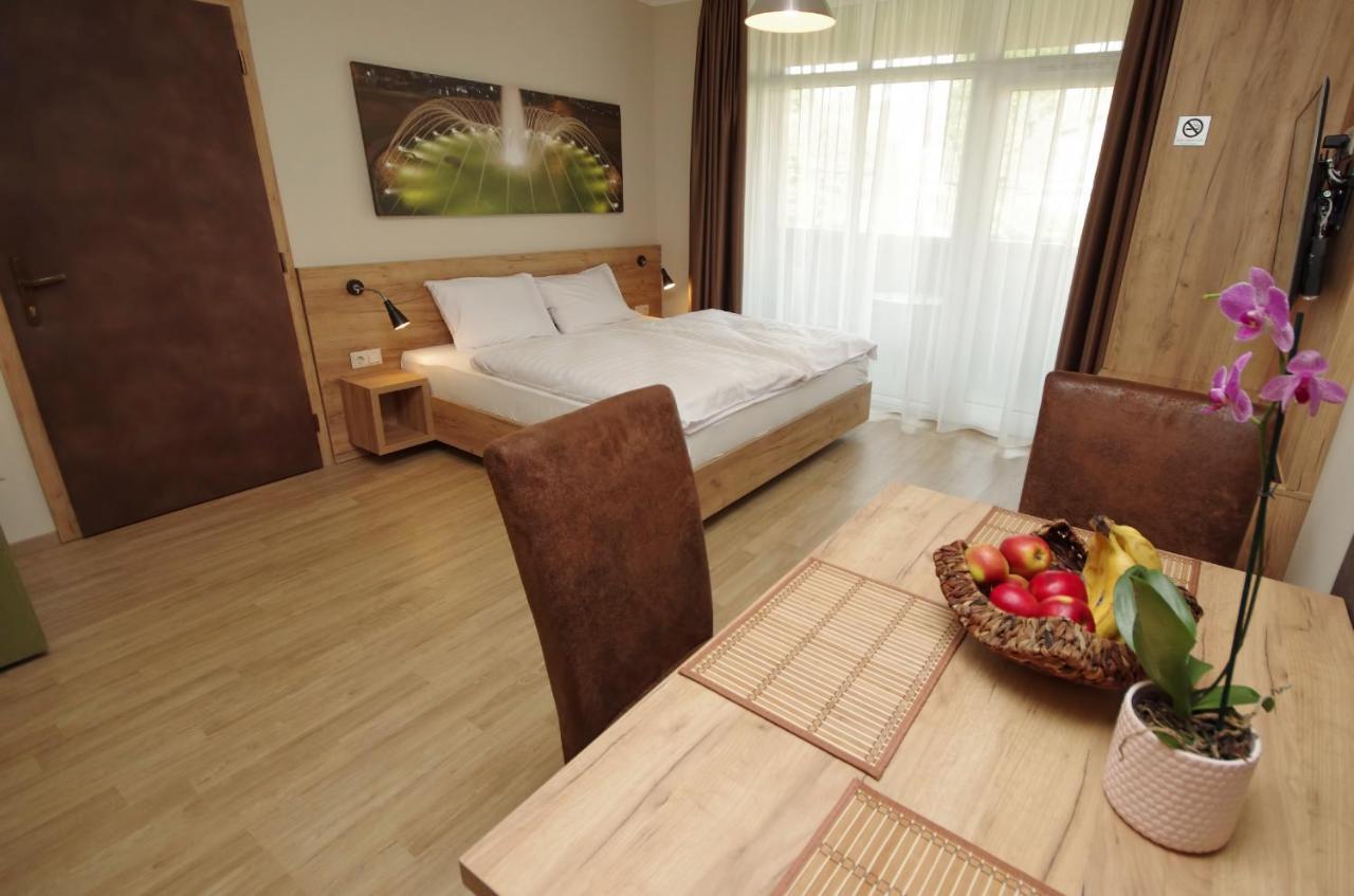 Almasy Apartmanhaz Дьюла Екстер'єр фото