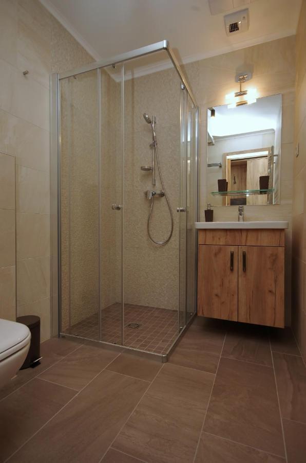 Almasy Apartmanhaz Дьюла Екстер'єр фото