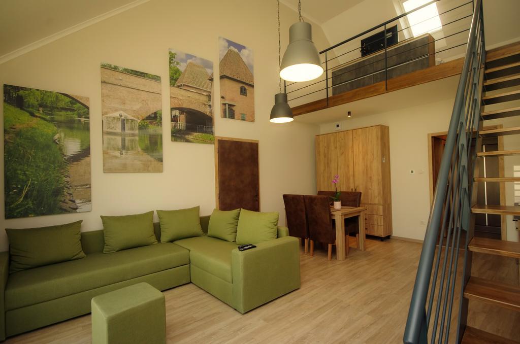 Almasy Apartmanhaz Дьюла Екстер'єр фото