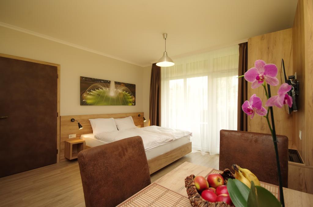 Almasy Apartmanhaz Дьюла Екстер'єр фото