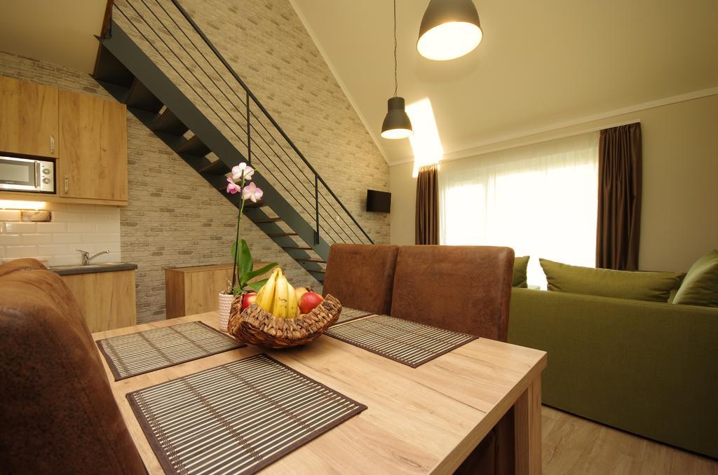 Almasy Apartmanhaz Дьюла Екстер'єр фото