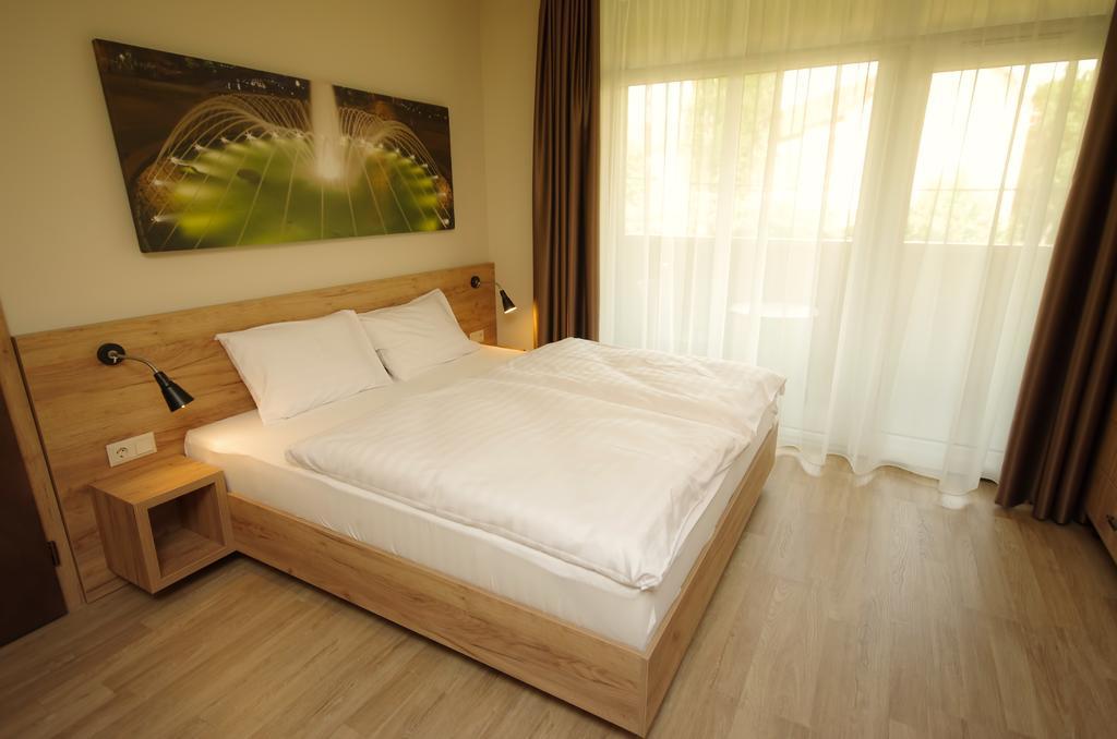 Almasy Apartmanhaz Дьюла Екстер'єр фото