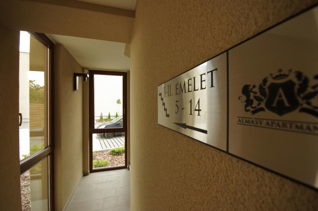 Almasy Apartmanhaz Дьюла Екстер'єр фото